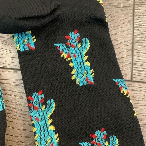 Compression socks with cactus designs brand new - Picture 3 of 4